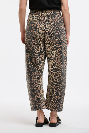 Leo Barrel Jean Leopard