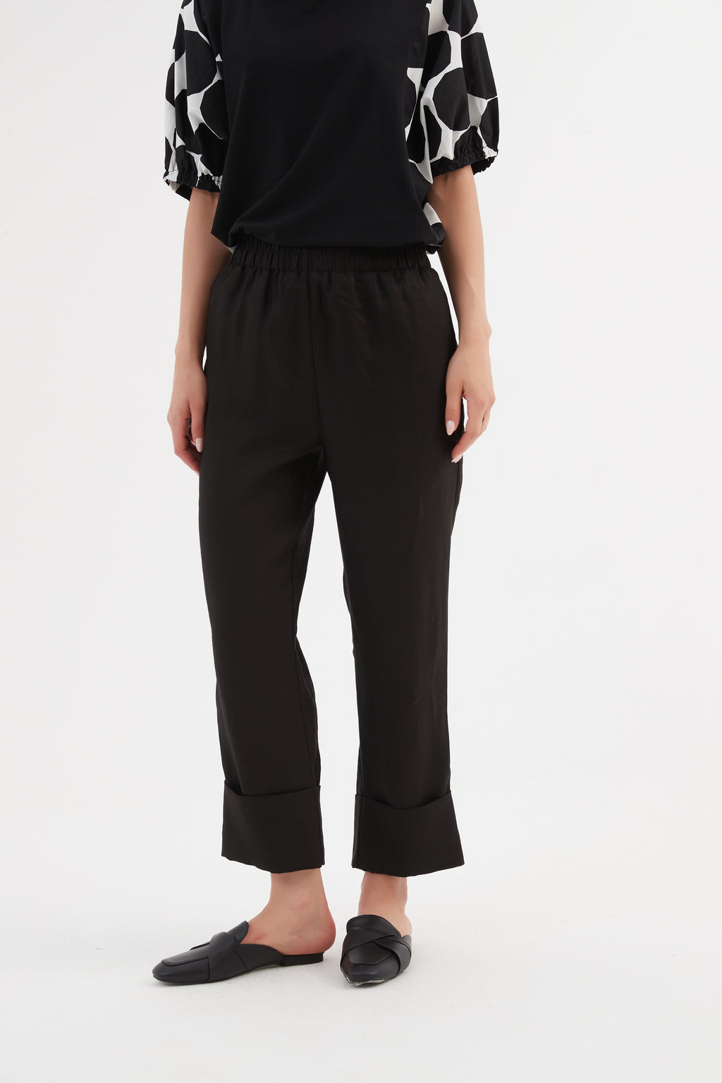 Deep Cuff Linen Pant Black