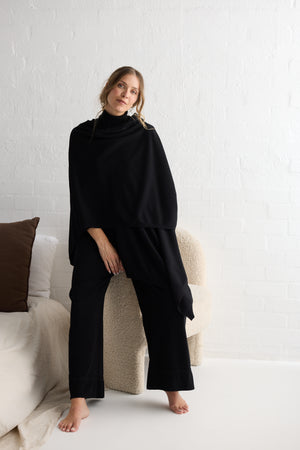 Awaken Knit Cape Black