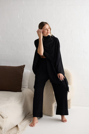 Awaken Knit Cape Black